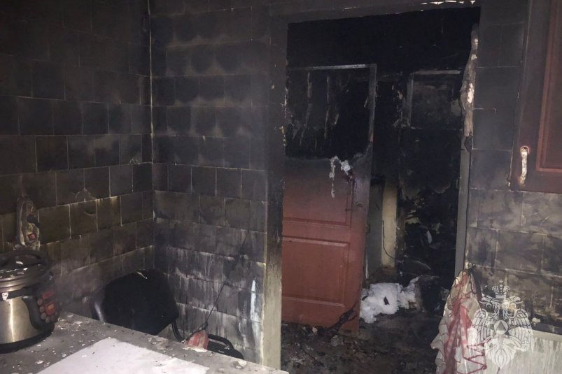 Двое мужчин получили ожоги на пожаре в Ангарске