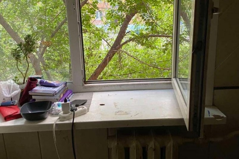 4-летняя девочка выпала из окна многоэтажки в Ангарске