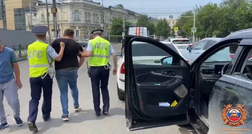 В Иркутске пьяный водитель врезался в легковушку на светофоре