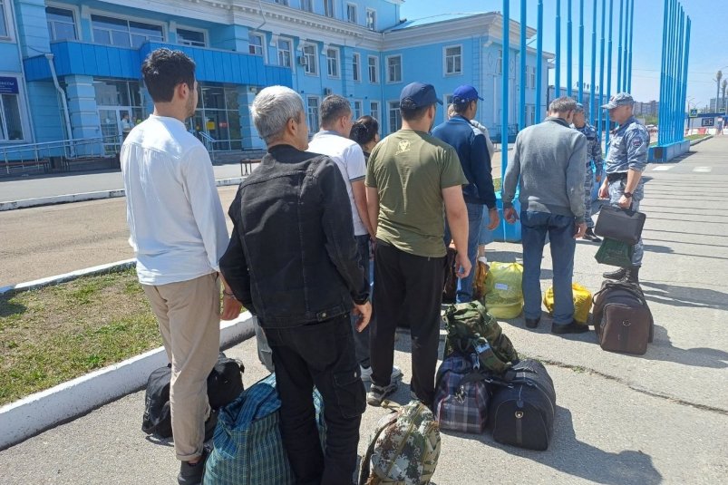 Из Иркутской области за сутки выдворили девять мигрантов