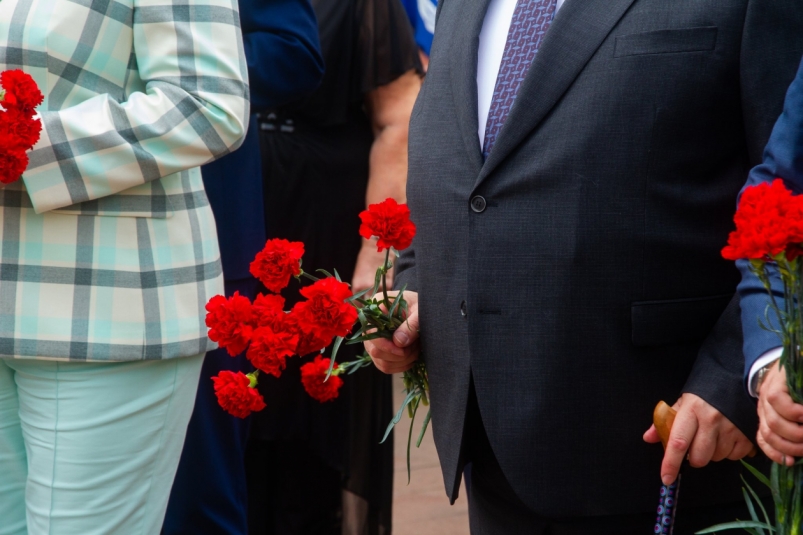 Представители иркутских землячеств возложили цветы к Вечному огню