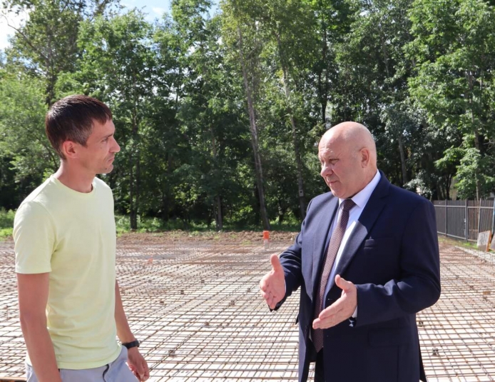 Мэр Хабаровска Сергей Кравчук требует ускорить строительство модульного спортивного зала