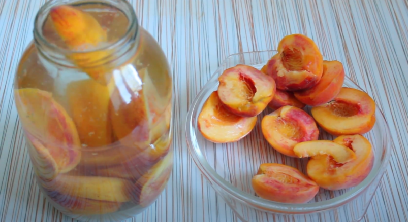 Будет напоминать о жарком лете: этот легкий персиковый компот готовится за 20 минут