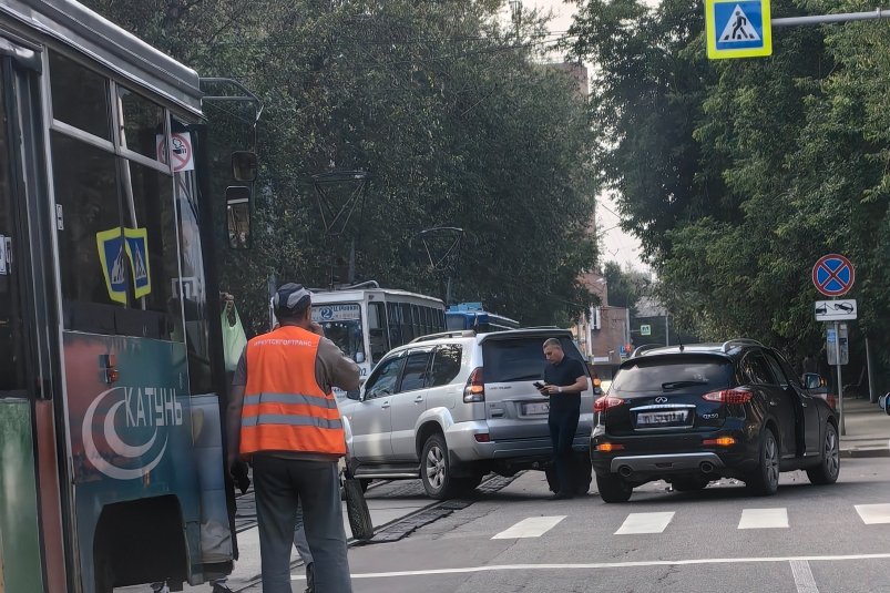 Трамваи встали из-за ДТП на Степана Разина в Иркутске