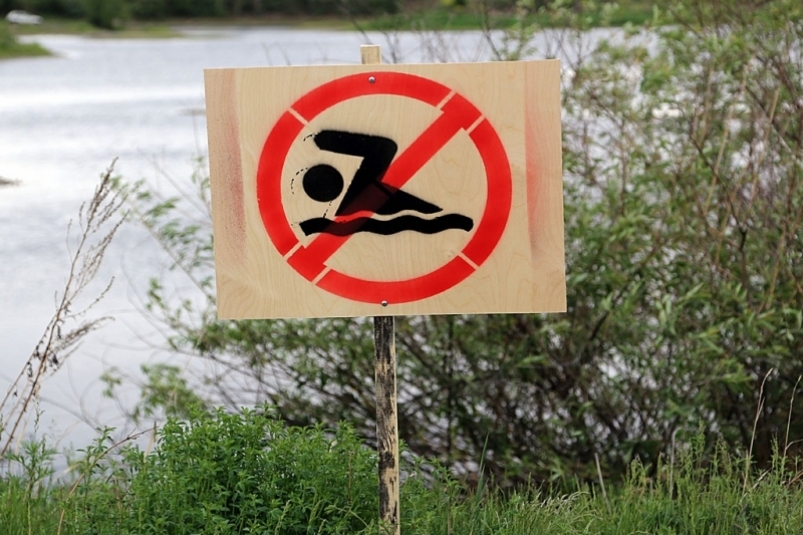 Реку Иркут в поселке Горького признали опасной для купания
