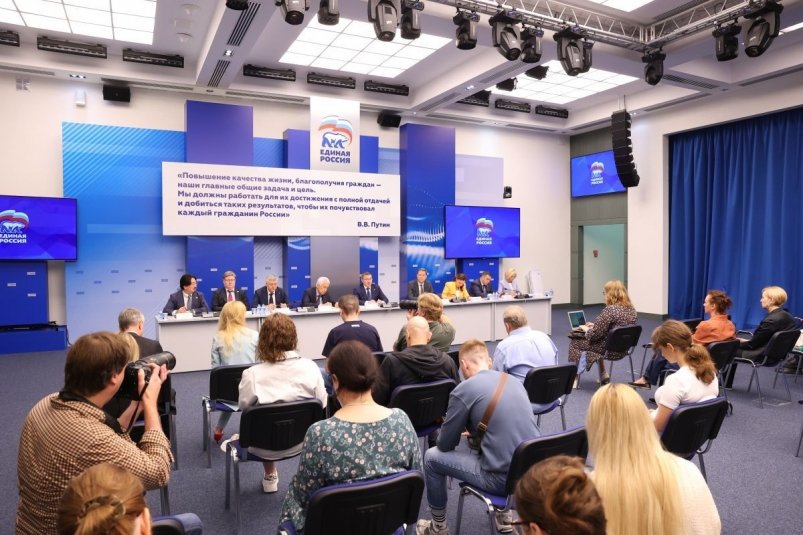 Владимир Якушев: Повестку ЕР в сессию Госдумы весной определяло послание президента