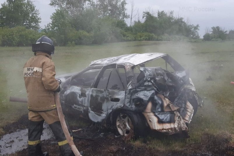 Автомобиль вспыхнул в селе Хомутово утром 30 августа