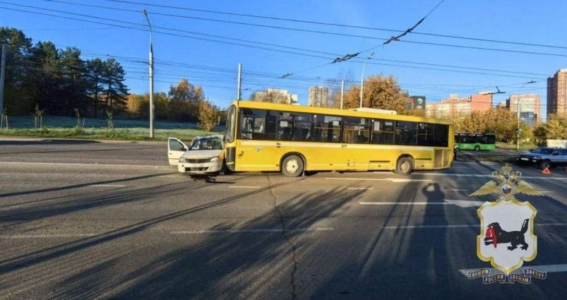 Водитель легковушки, столкнувшейся с автобусом в Иркутске, был пьян