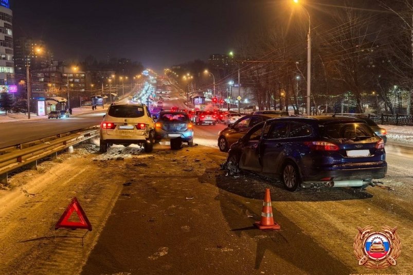 В массовом ДТП на улице Байкальской в Иркутске пострадал ребенок