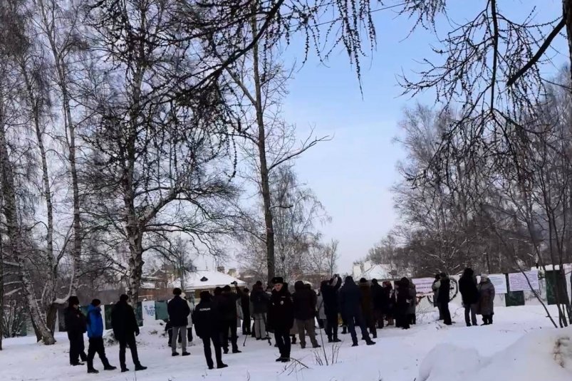 Иркутяне вышли на митинг против строительства храма в мкр.Приморский