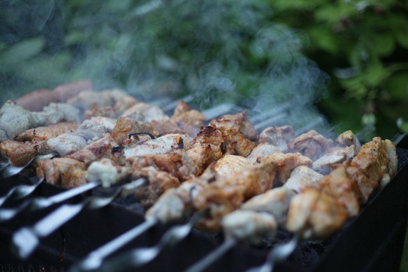 Умелые шашлычники посыпают угли этим продуктом с кухни - пепла нет, жир не горит