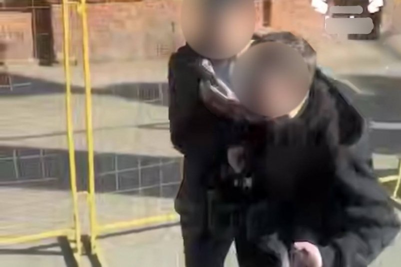 В Иркутске подростки устроили дебош в автобусе и напали на водителя