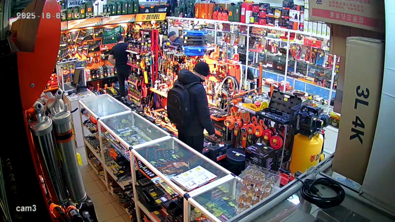 Подозреваемого в краже инструментов из павильона разыскивают в Ангарске