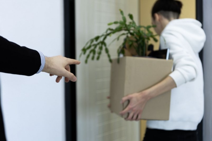 Увольнение больного сотрудника незаконно, напомнил Верховный суд