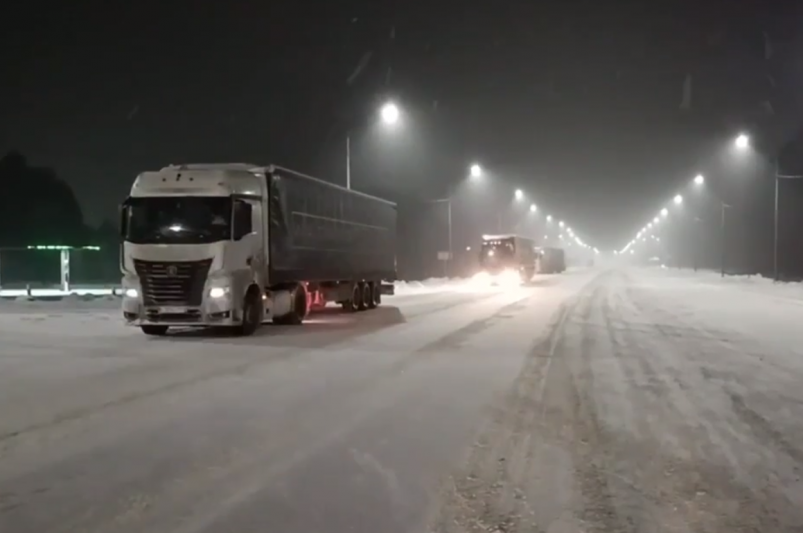 Дорожное движение ограничили в Шелеховском районе из-за снегопада