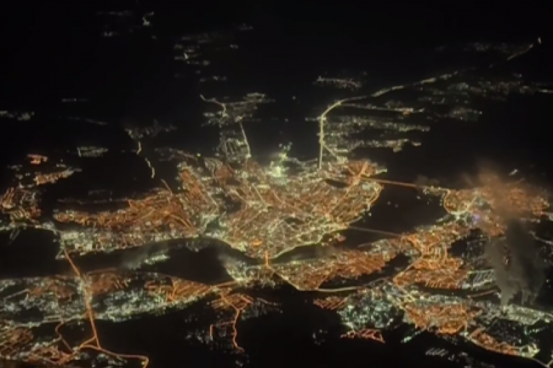 Пилот самолета поделился видами ночного Иркутска