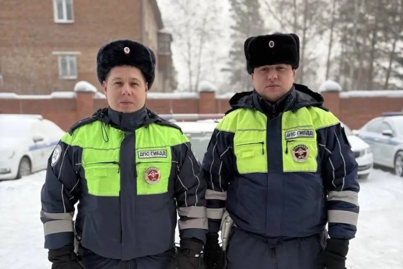 Полицейские помогли водителю Lexus выбраться из кювета в Иркутском районе