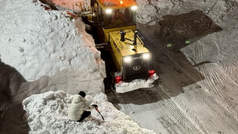 Хроника уборки снега в одном камчатском дворе ФОТО
