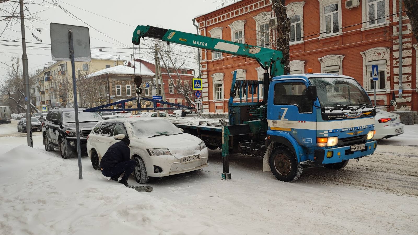 "Иркутский_автохам": за эвакуатором не заржавеет