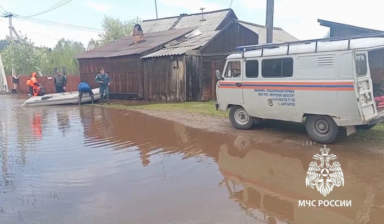 Жителям подтопленных домов в Усольском районе оказывается адресная помощь Пресс-служба ГУ МЧС России по Иркутской области