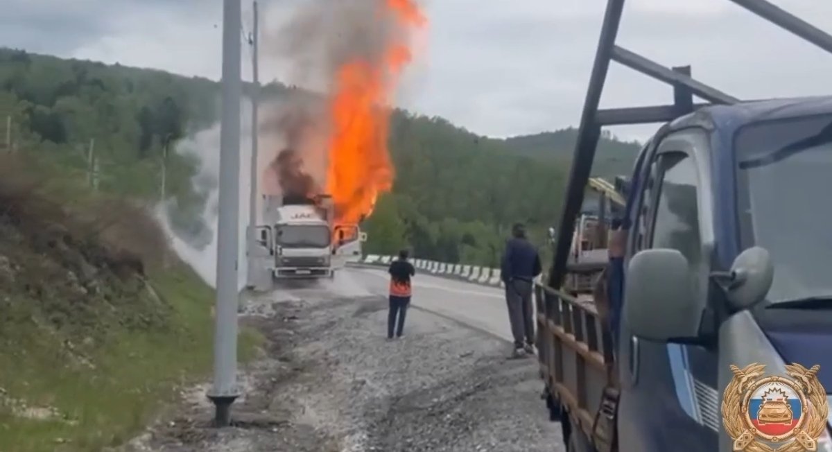 Грузовик загорелся во время движения пресс-служба региональной Госавтоинспекции