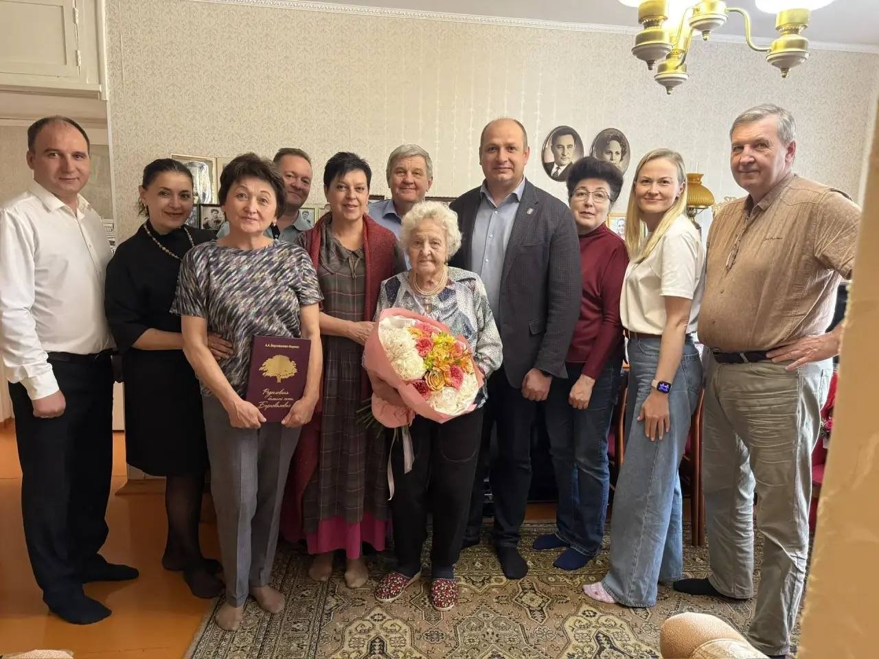 100-летний юбилей отметила ветеран труда из Братска Телеграм-канал (18+) мэра Братска Александра Дубровина