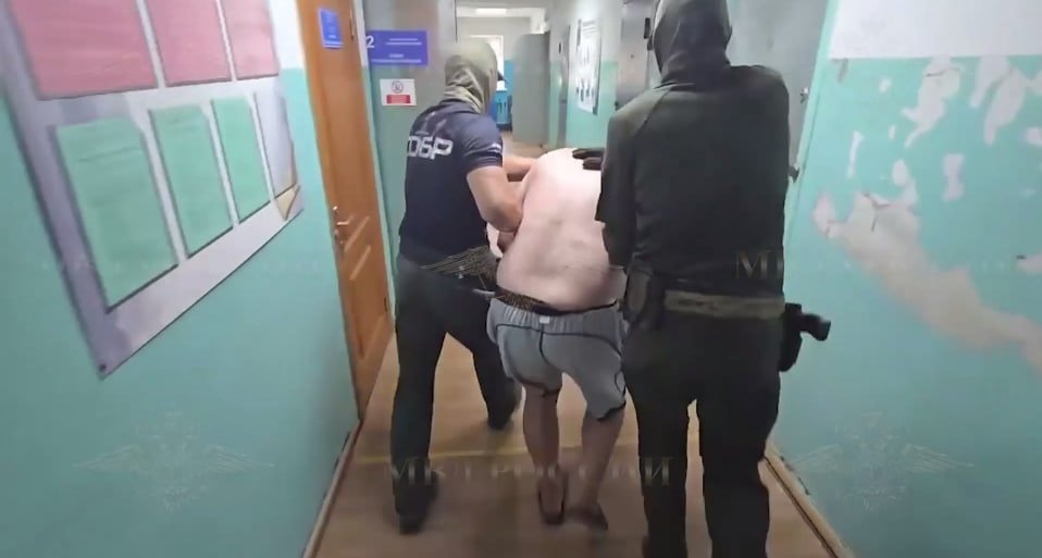 Уже судим за оскорбления: угрожавший полицейскому на АЗС мужчина задержан в Приангарье тг-канал (18+) официального представителя МВД России Ирины Волк