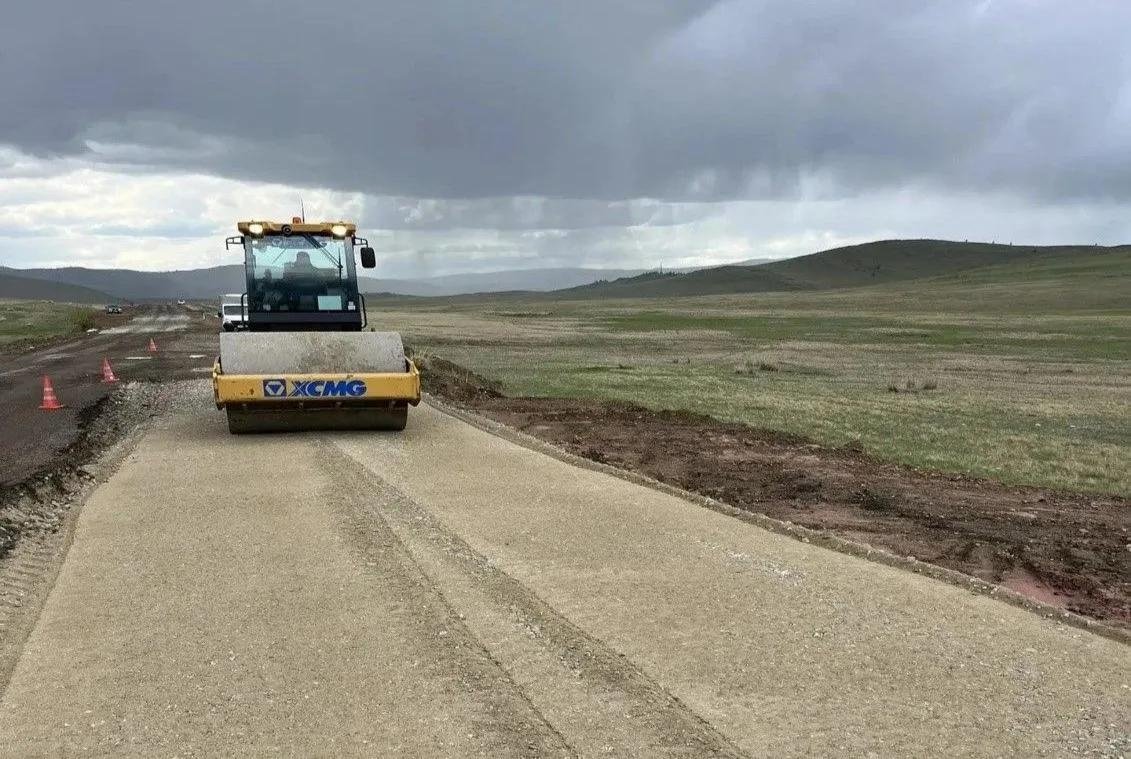 В Ольхонском и Баяндаевском районах ремонтируют 16,6 км дороги к Байкалу Правительство Иркутской области