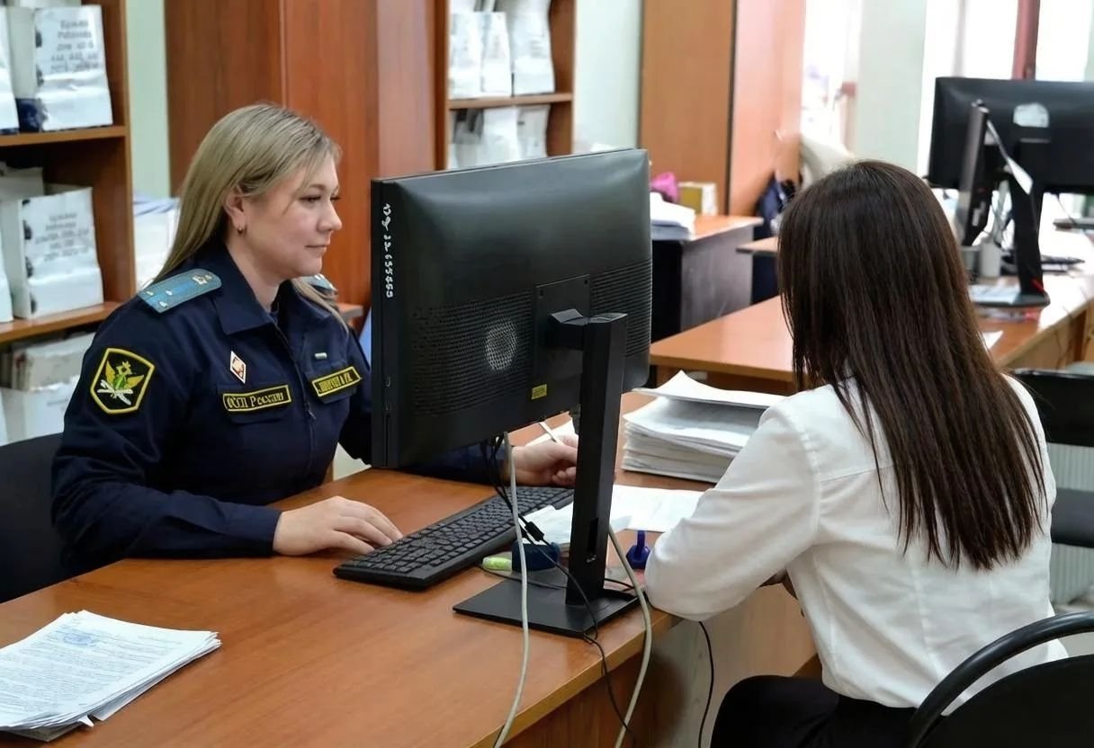 В Иркутске мать троих детей избила педиатра за отсутствие бахил ГУФССП по Иркутской области