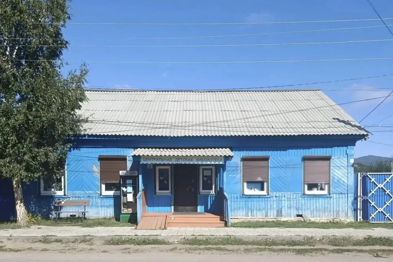 Капремонт Центральной детской библиотеки выполняют в селе Еланцы Ольхонского района Пресс-служба правительства Иркутской области