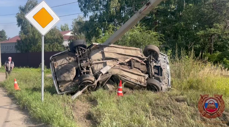 Водитель Toyota разбился в жестком ДТП в Ленинском округе Иркутске Госавтоинспекция Иркутска