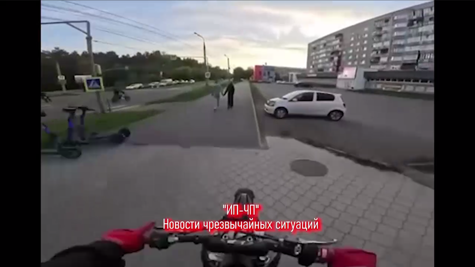 Мотоциклист Скриншот видео из канала &quotИП-ЧП&quot Новости чрезвычайных ситуаций&quot (18+)