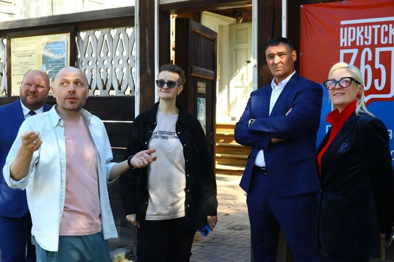 Руслан Болотов поблагодарил внучку Леонида Гайдая за вклад в развитие Иркутска Администрация Иркутска