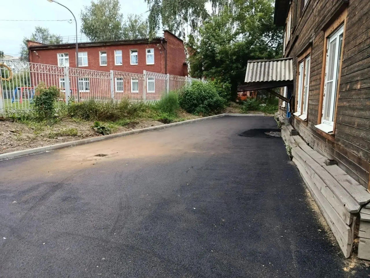 Шесть дворов заасфальтировали в Правобережном округе Иркутска