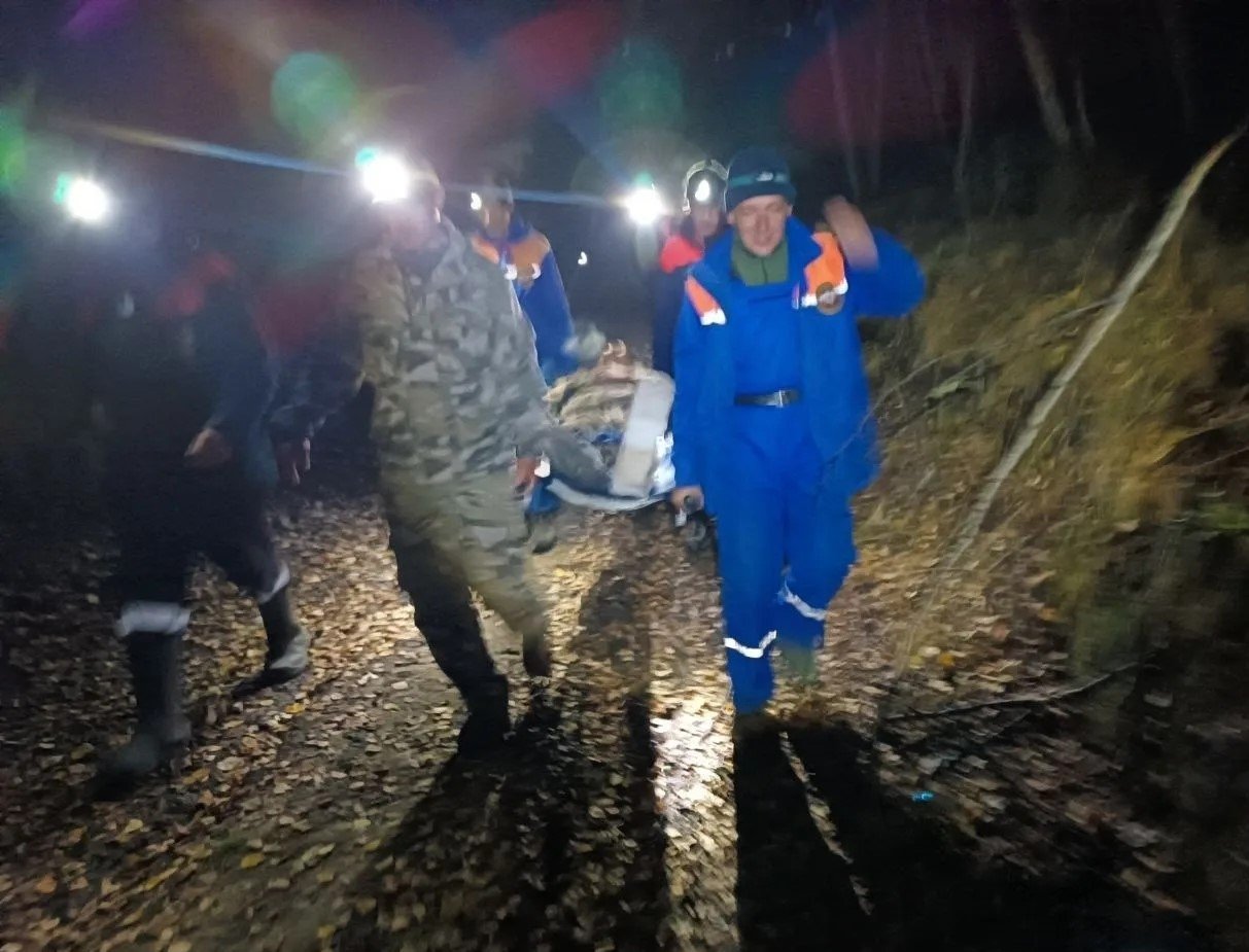 Травмированного сборщика дикоросов спасли от медведя в Слюдянском районе Предоставлено спасателями пожарно-спасательной службы Иркутской области