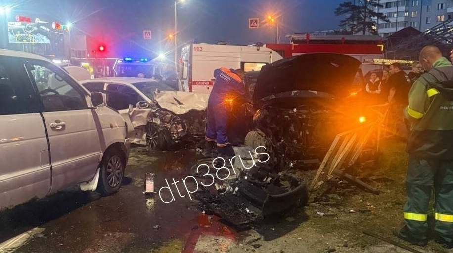 Жесткое ДТП с несколькими автомобилями произошло в Ангарске ДТП 38RUS в Макс (12+)